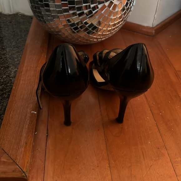 Leather sole Butique patent leather heels with buckles - Picture 3 of 4